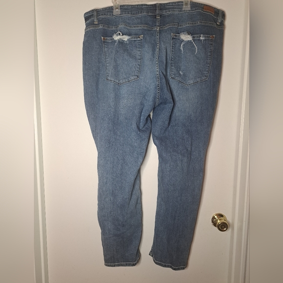 Judy Blue distressed boyfriend fit medium was 24w jeans - Picture 2 of 3